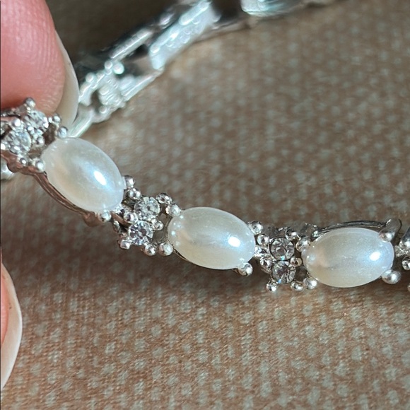 Vintage Avon Moonstone Style Tennis Bracelet June Birthstone Silver Tone NIB B32 - Picture 4 of 14